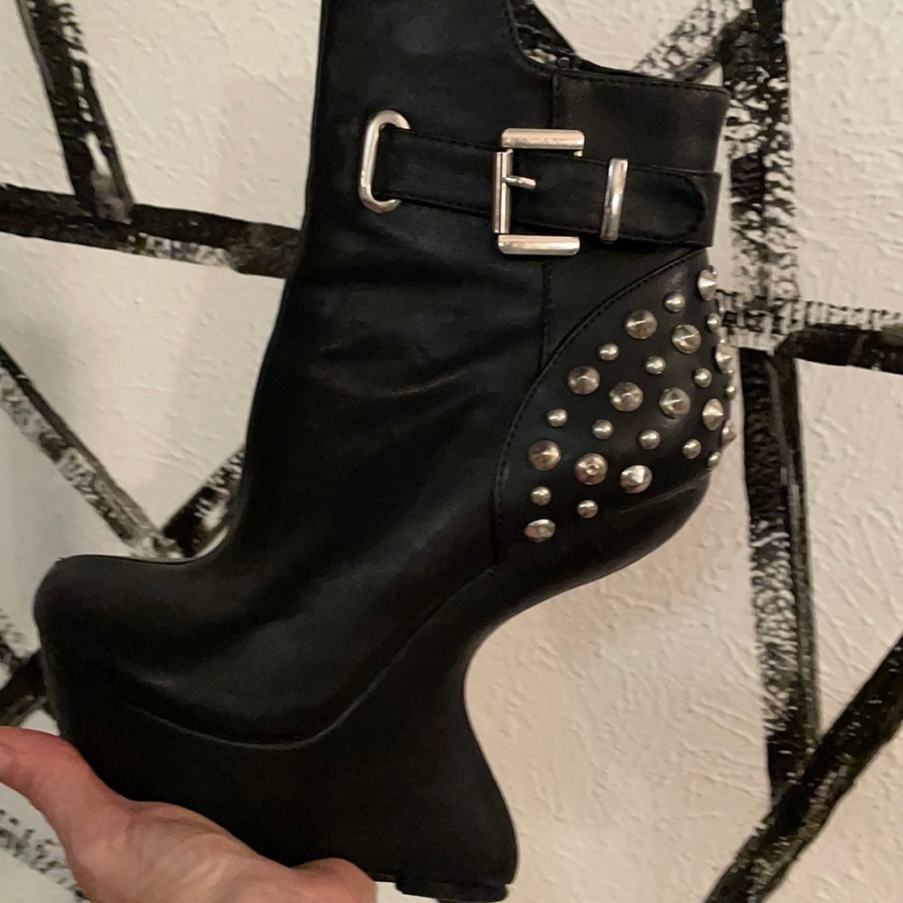 Heel-less Spike Boots!!!